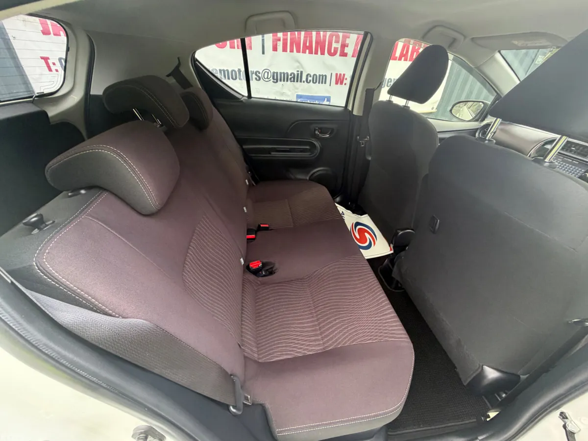 Toyota Aqua Hatchback, Petrol Hybrid, 2018, White