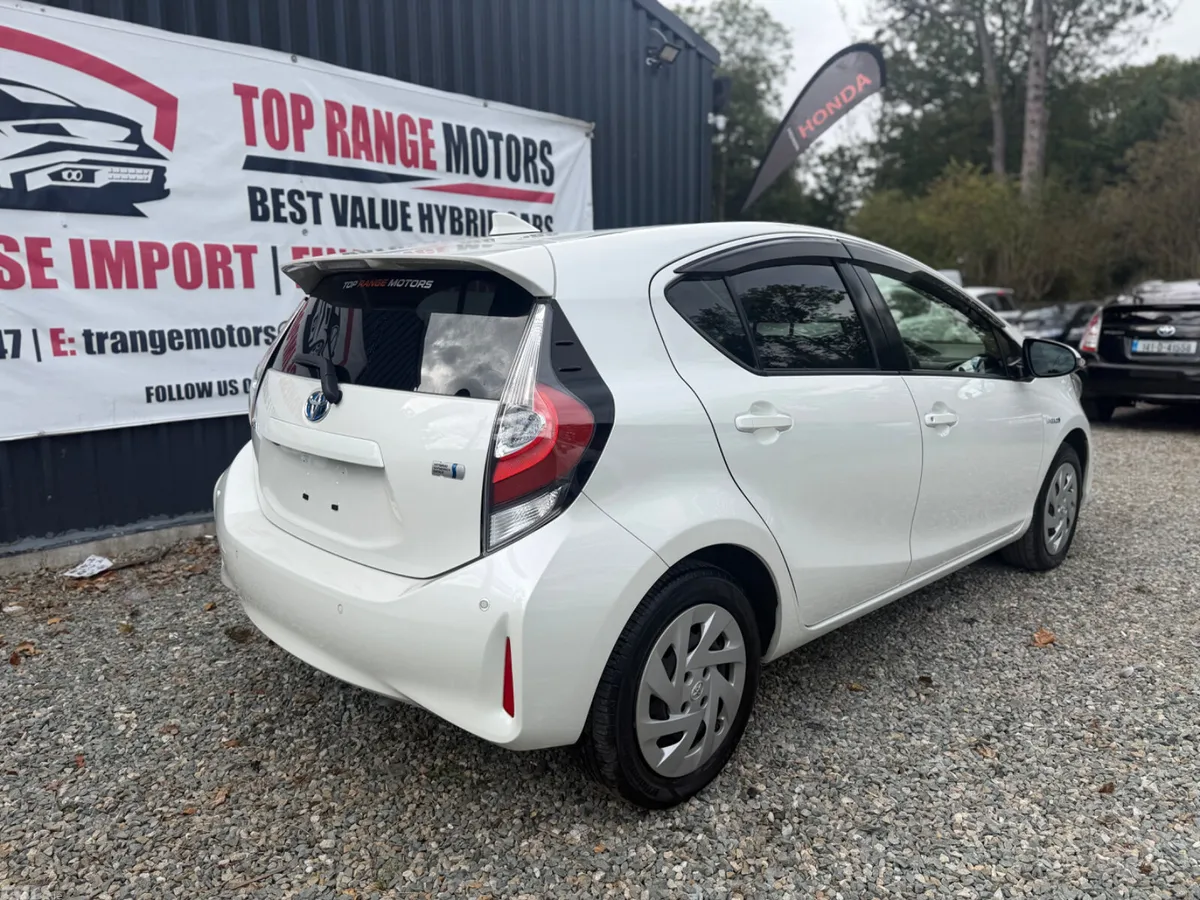 Toyota Aqua Hatchback, Petrol Hybrid, 2018, White