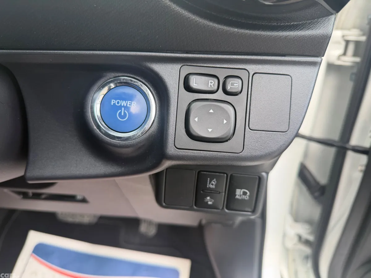 Toyota Aqua Hatchback, Petrol Hybrid, 2018, White