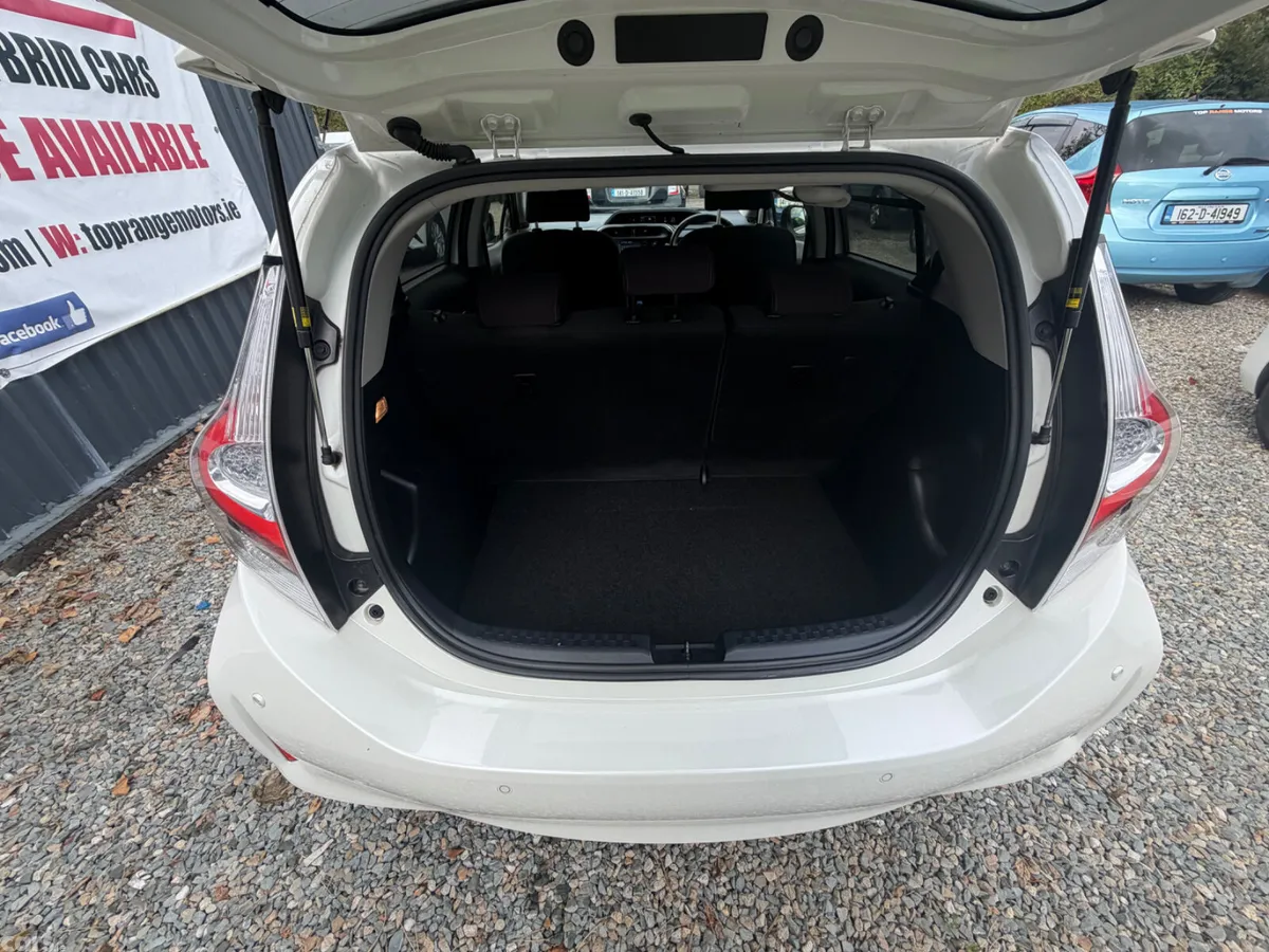Toyota Aqua Hatchback, Petrol Hybrid, 2018, White