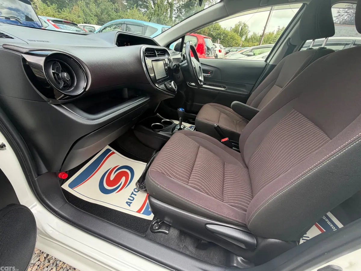 Toyota Aqua Hatchback, Petrol Hybrid, 2018, White