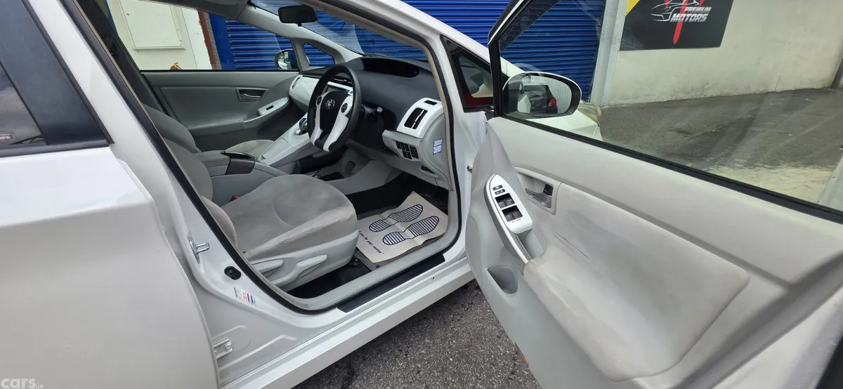Toyota Prius Hatchback, Petrol Hybrid, 2014, White