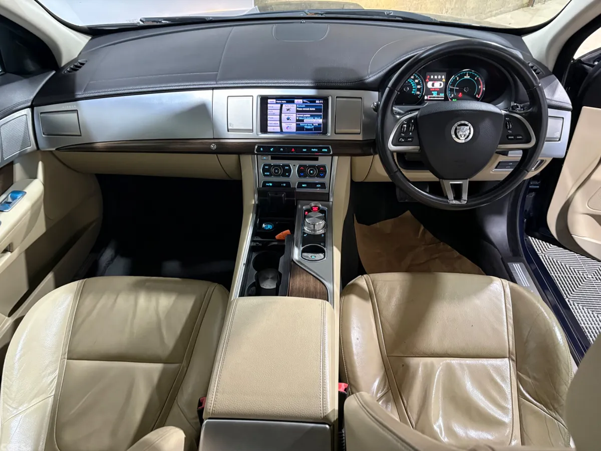 Jaguar XF Saloon, Diesel, 2013, Blue
