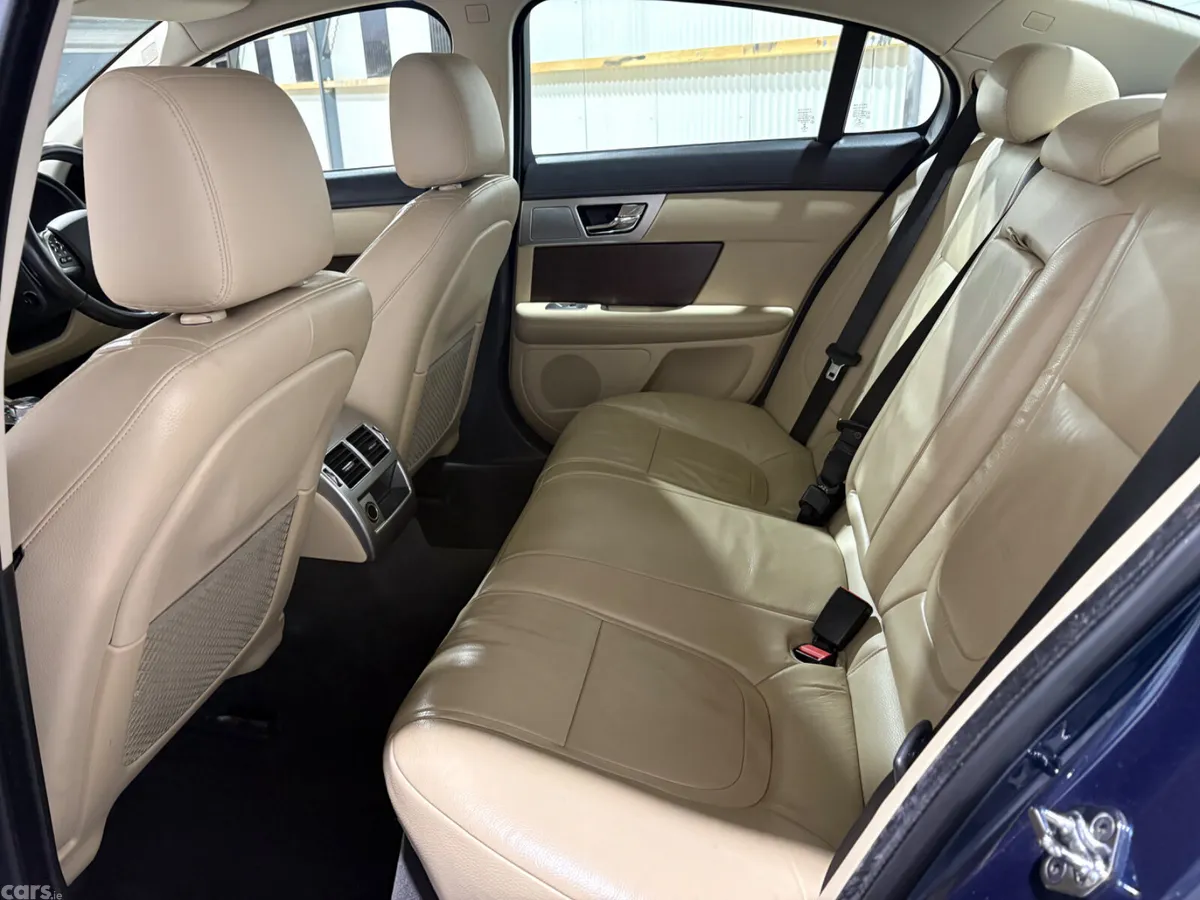 Jaguar XF Saloon, Diesel, 2013, Blue