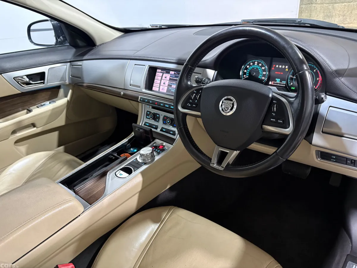 Jaguar XF Saloon, Diesel, 2013, Blue