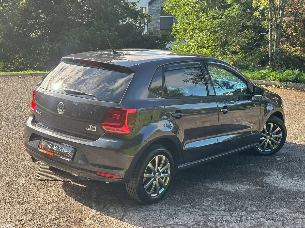Volkswagen Polo Hatchback, Petrol, 2015, Grey