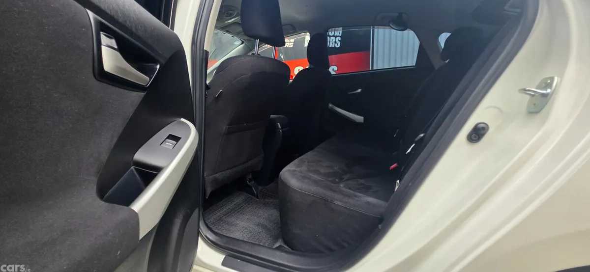 Toyota Prius Hatchback, Petrol Hybrid, 2014, White