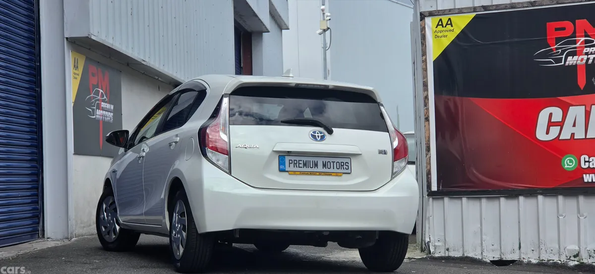 Toyota Aqua Hatchback, Petrol Hybrid, 2015, White