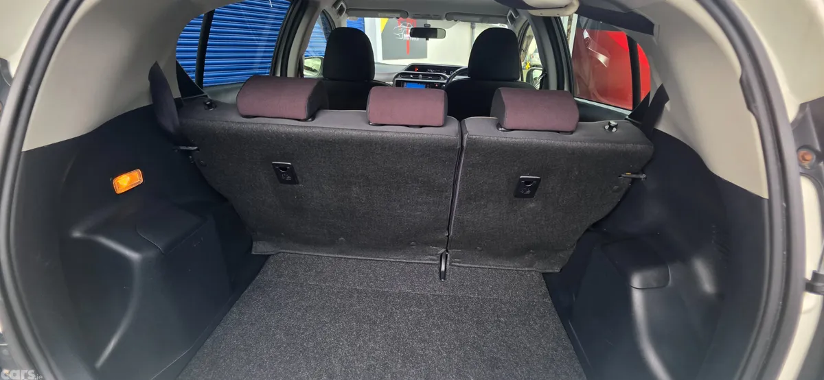 Toyota Aqua Hatchback, Petrol Hybrid, 2015, White