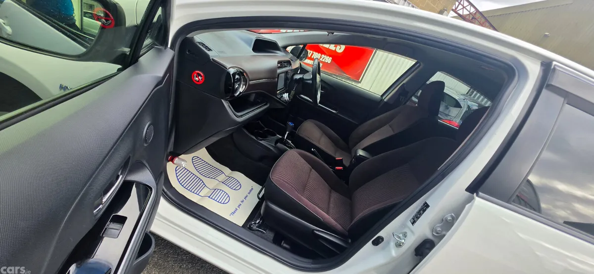 Toyota Aqua Hatchback, Petrol Hybrid, 2015, White