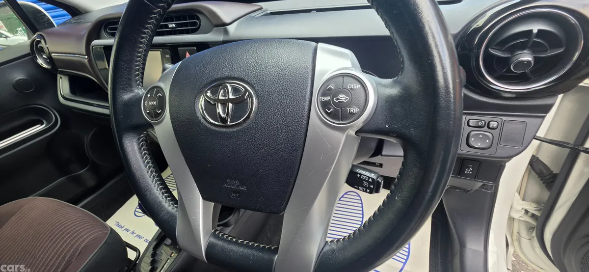 Toyota Aqua Hatchback, Petrol Hybrid, 2015, White