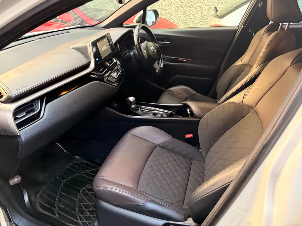 Toyota C-HR SUV, Petrol Hybrid, 2017, White