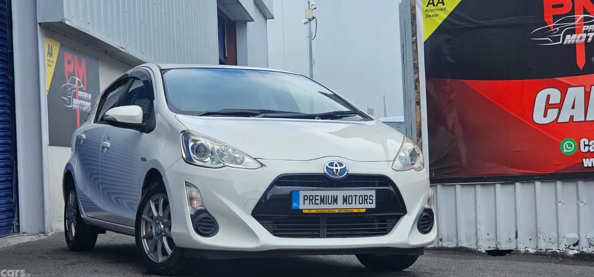 Toyota Aqua Hatchback, Petrol Hybrid, 2015, White