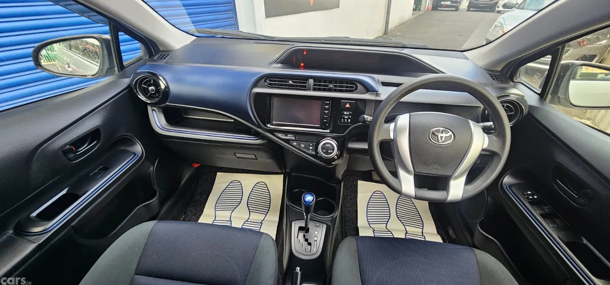 Toyota Aqua Hatchback, Petrol Hybrid, 2015, White