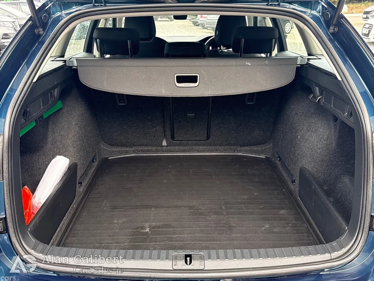 Skoda Octavia Estate, Diesel, 2024, Blue