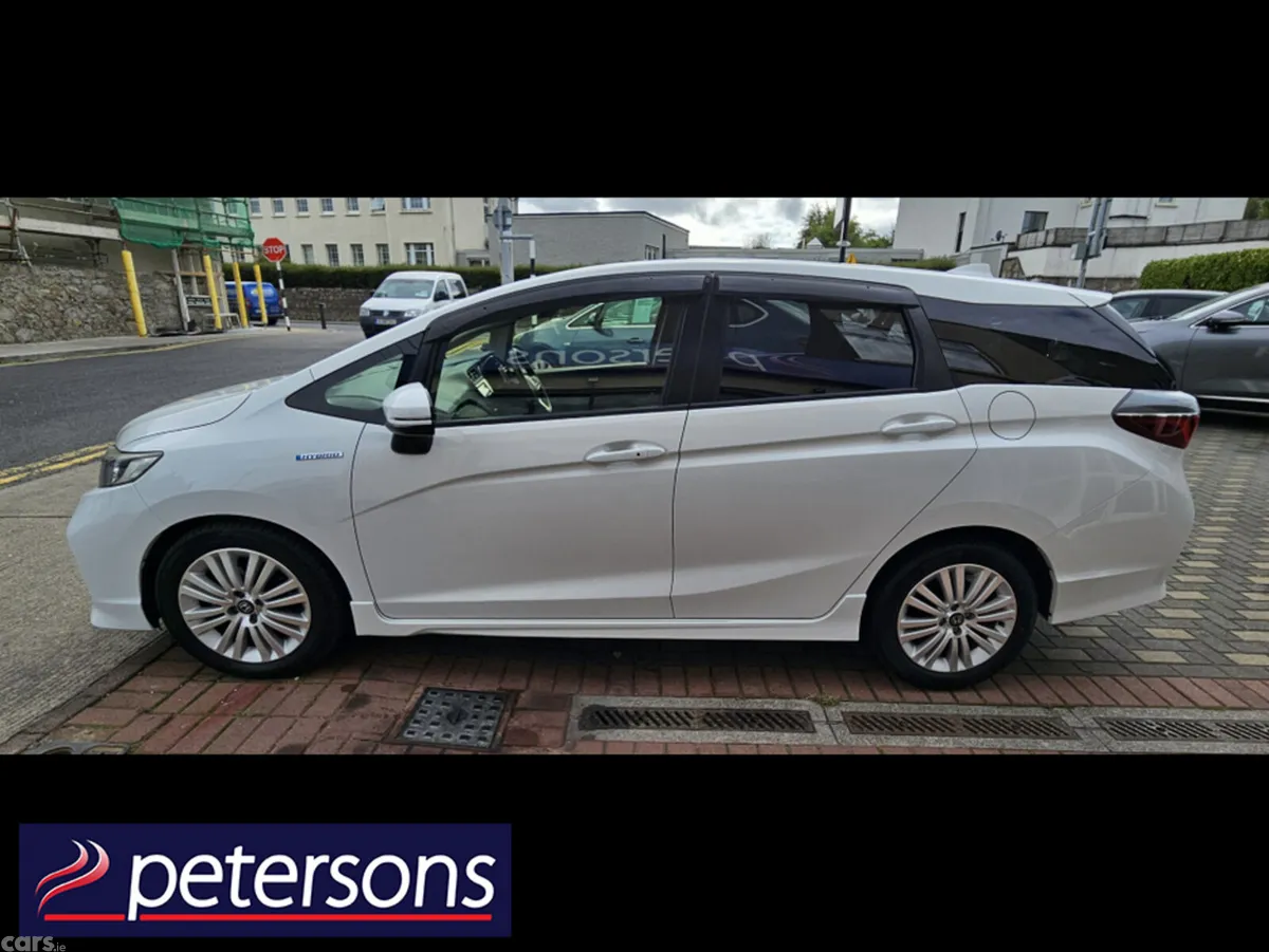 Honda Shuttle Estate, Petrol Hybrid, 2021, White
