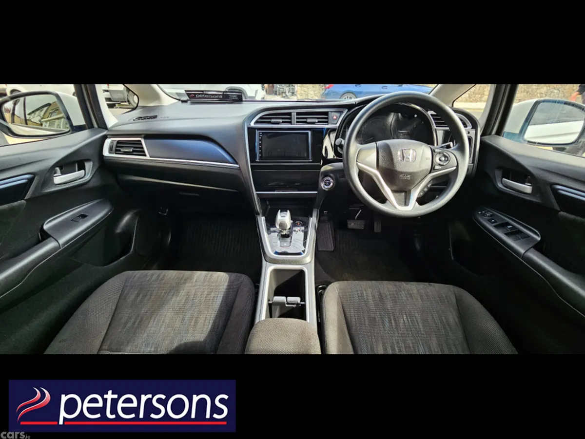 Honda Shuttle Estate, Petrol Hybrid, 2021, White