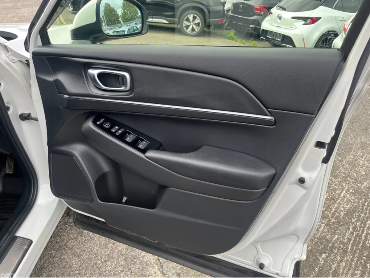 Honda Vezel SUV, Petrol Hybrid, 2022, White