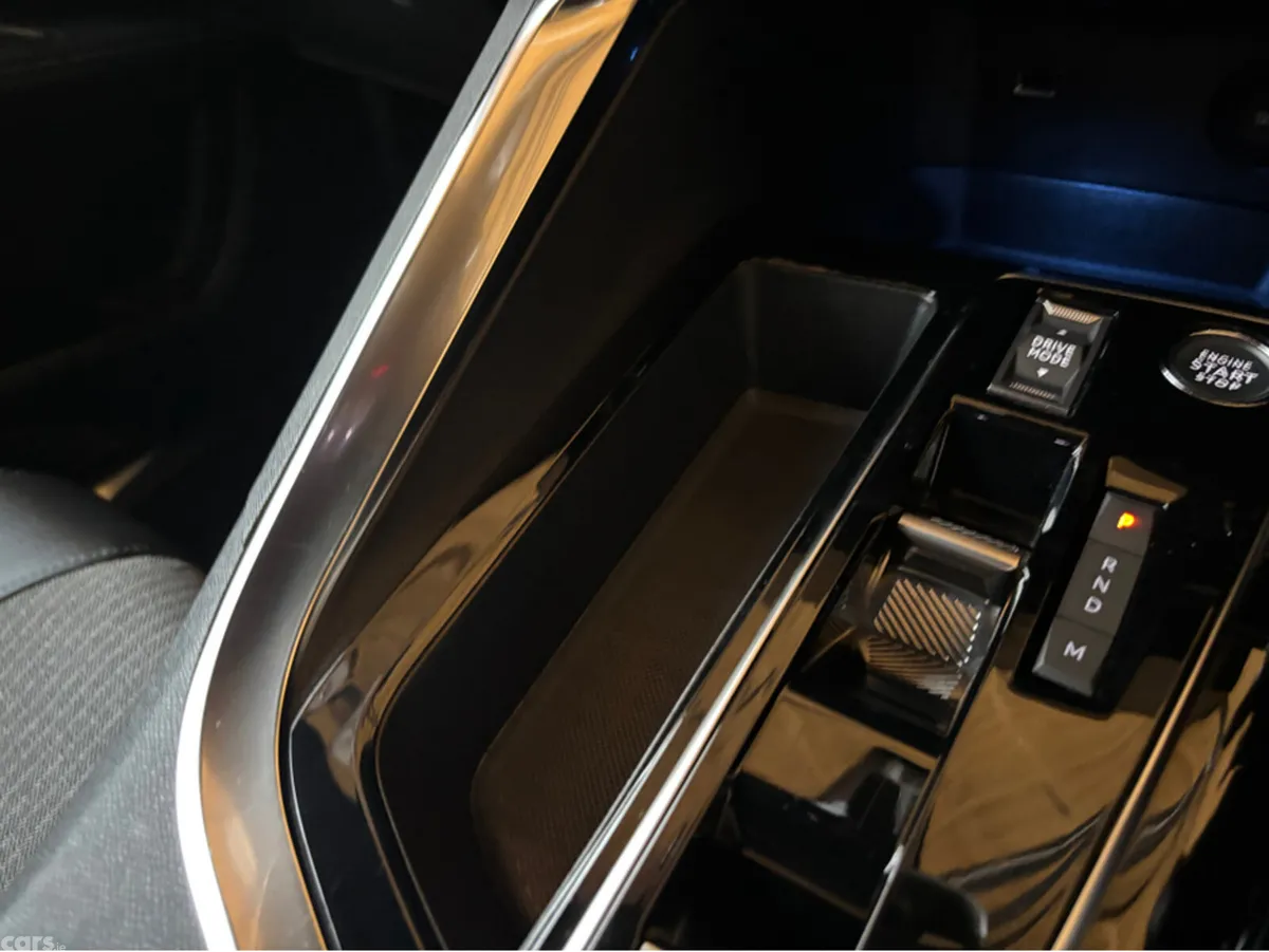 Peugeot 5008 MPV, Diesel, 2024, Brown