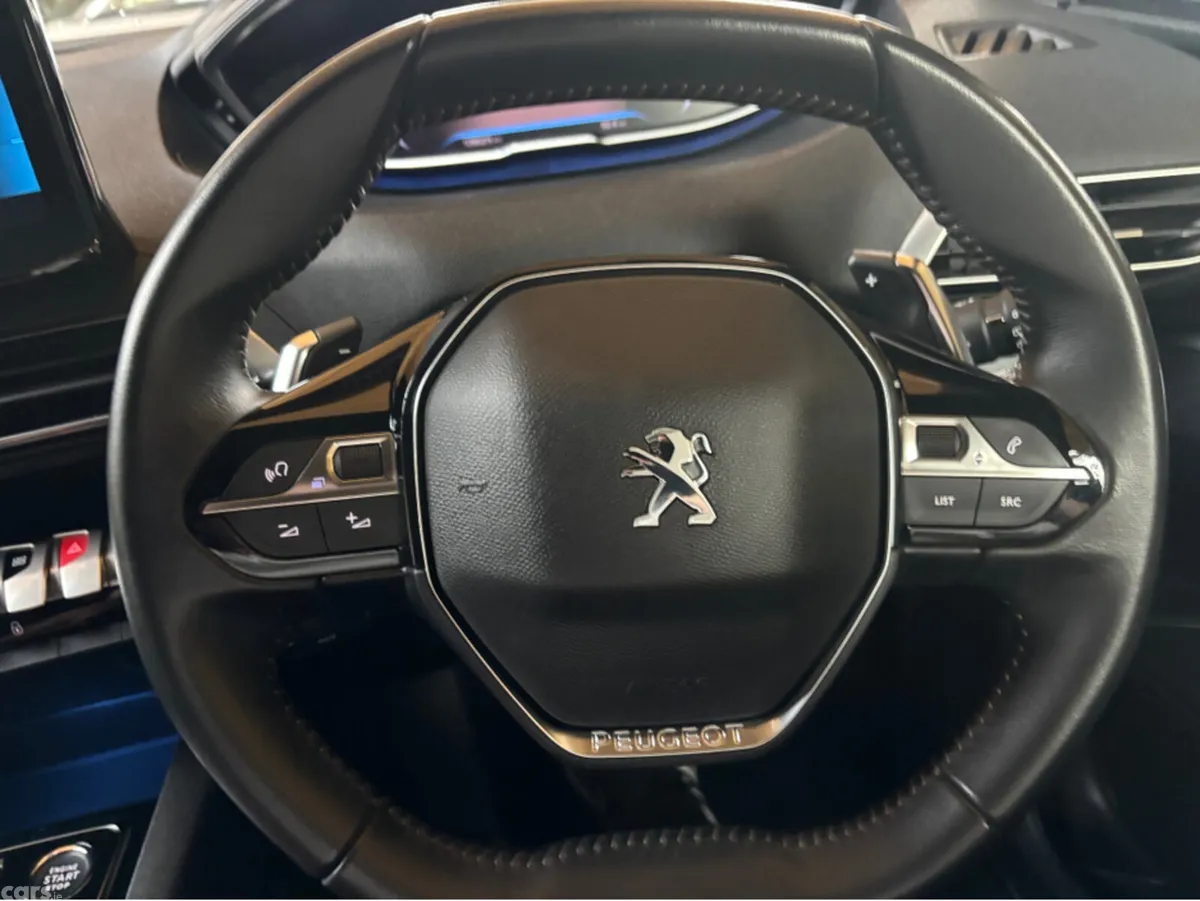 Peugeot 5008 MPV, Diesel, 2024, Brown