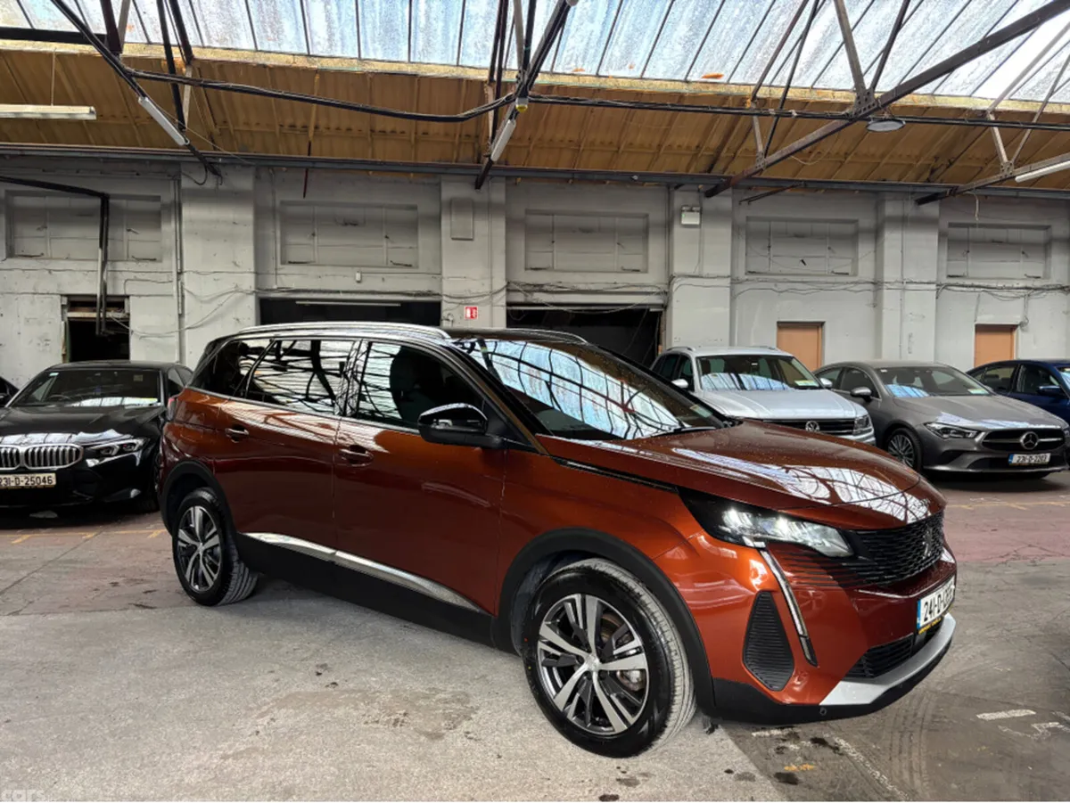 Peugeot 5008 MPV, Diesel, 2024, Brown