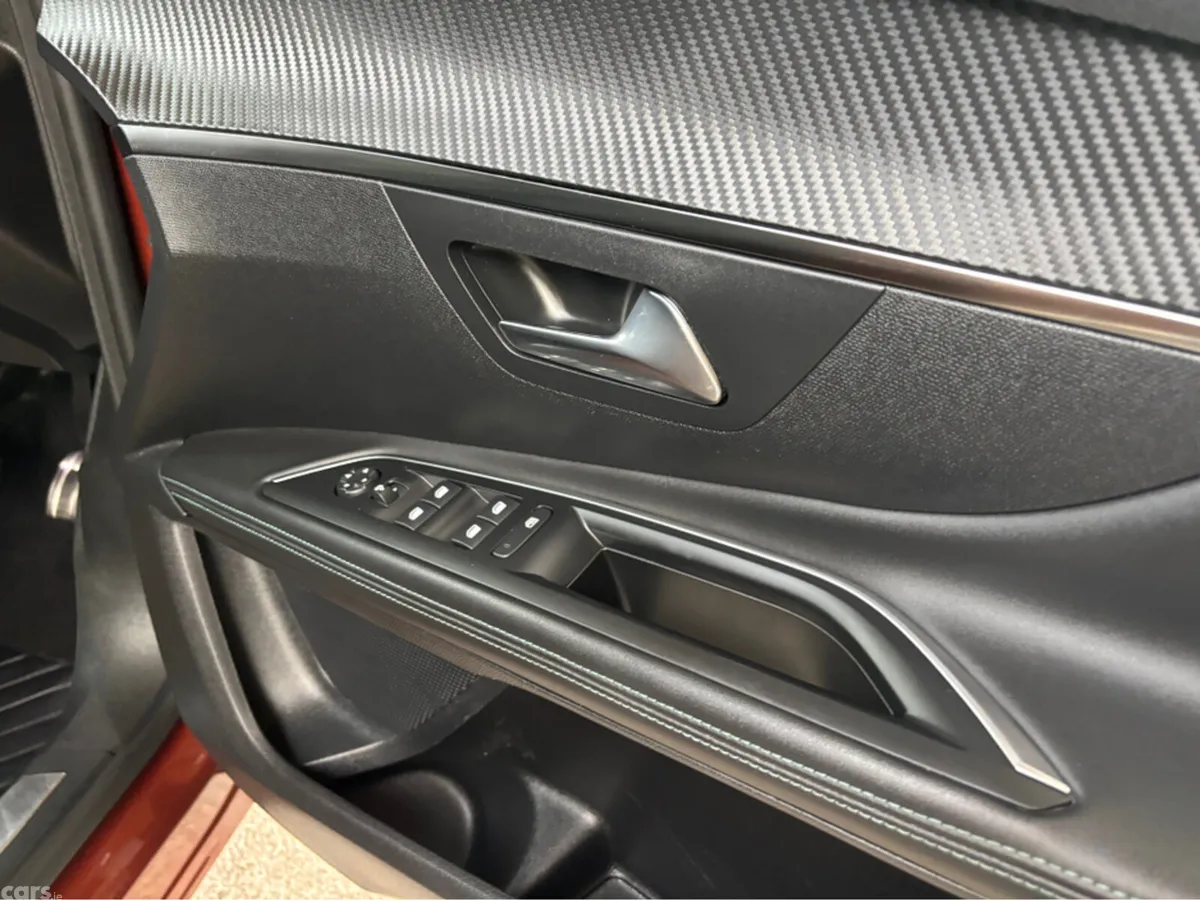 Peugeot 5008 MPV, Diesel, 2024, Brown