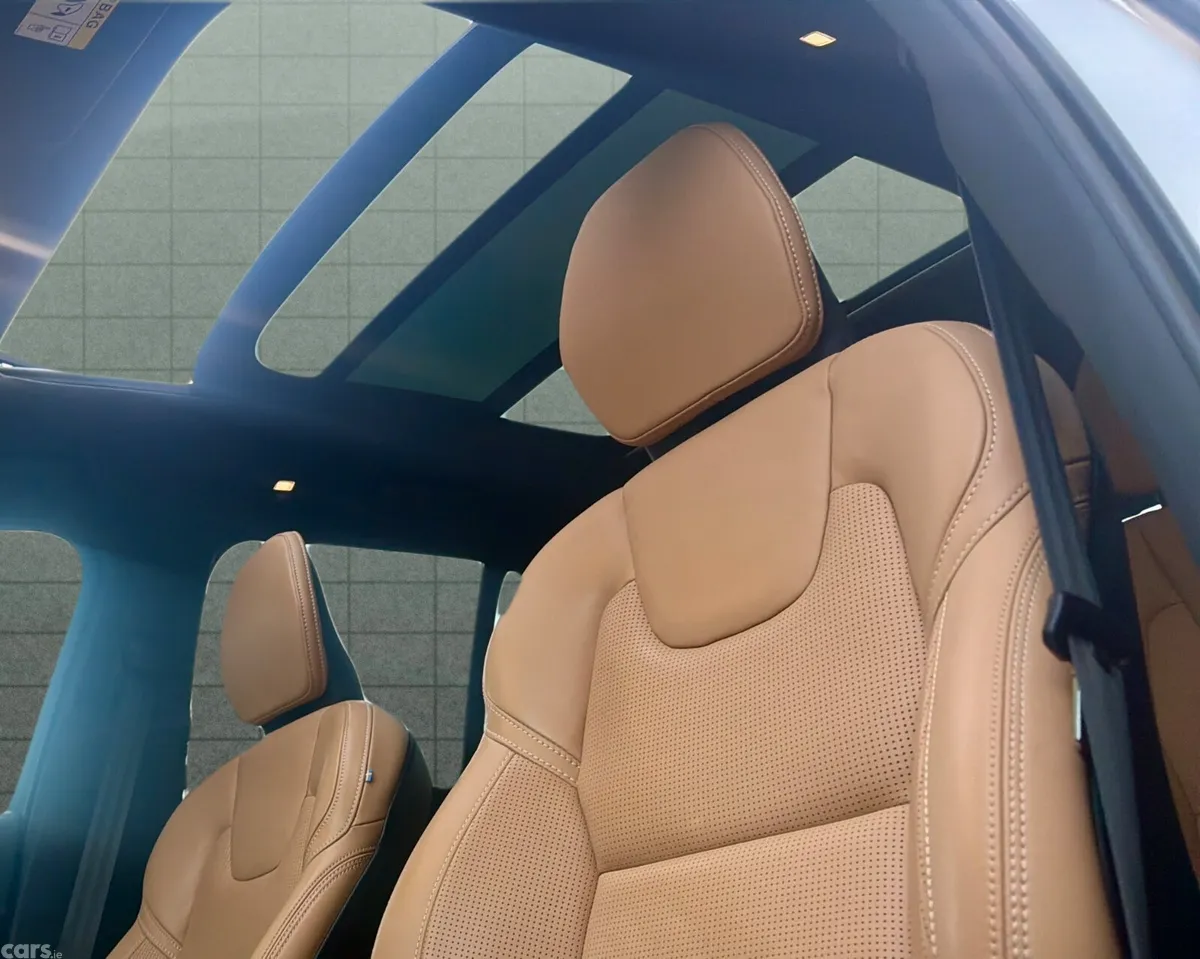 Volvo XC90 SUV, Petrol Plug-in Hybrid, 2024, Gold