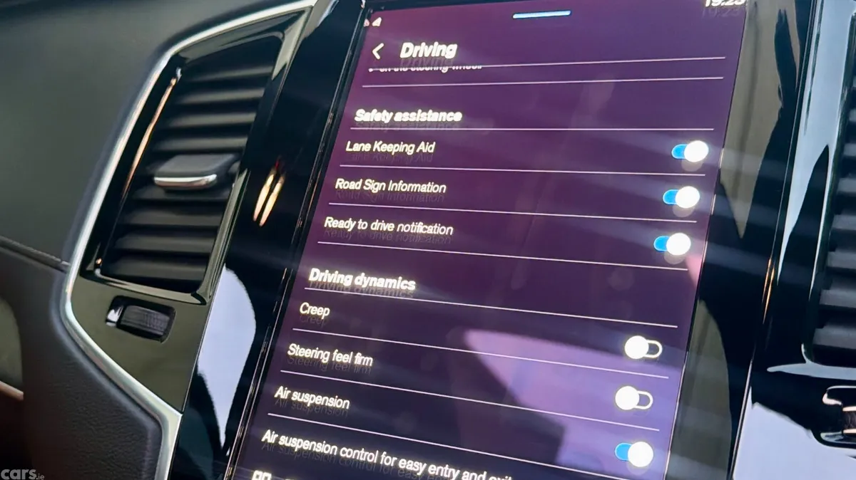 Volvo XC90 SUV, Petrol Plug-in Hybrid, 2024, Gold
