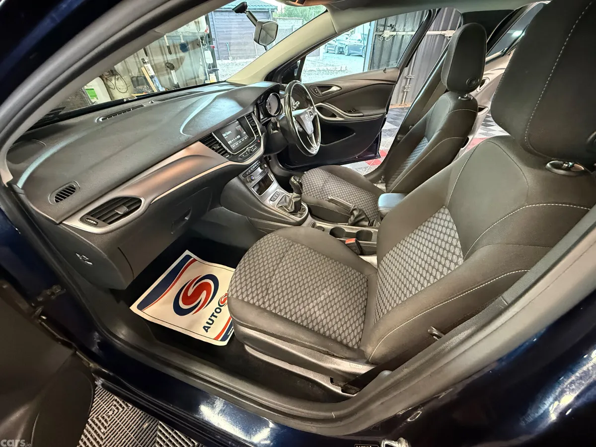 Vauxhall Astra Hatchback, Petrol, 2019, Blue