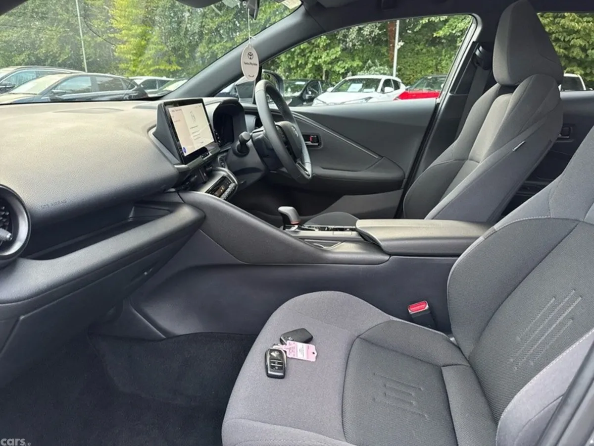Toyota C-HR SUV, Petrol Hybrid, 2024, Grey