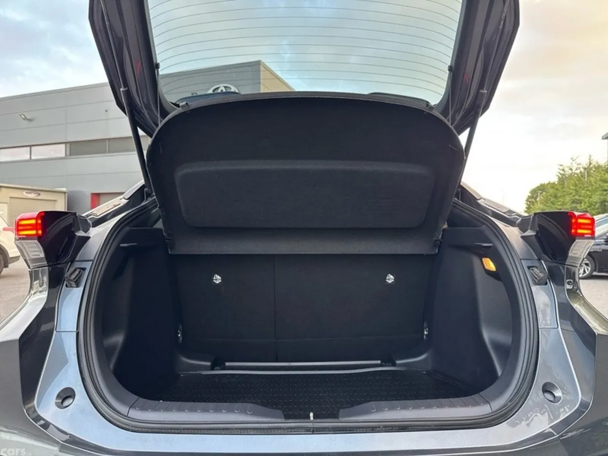 Toyota C-HR SUV, Petrol Hybrid, 2024, Grey