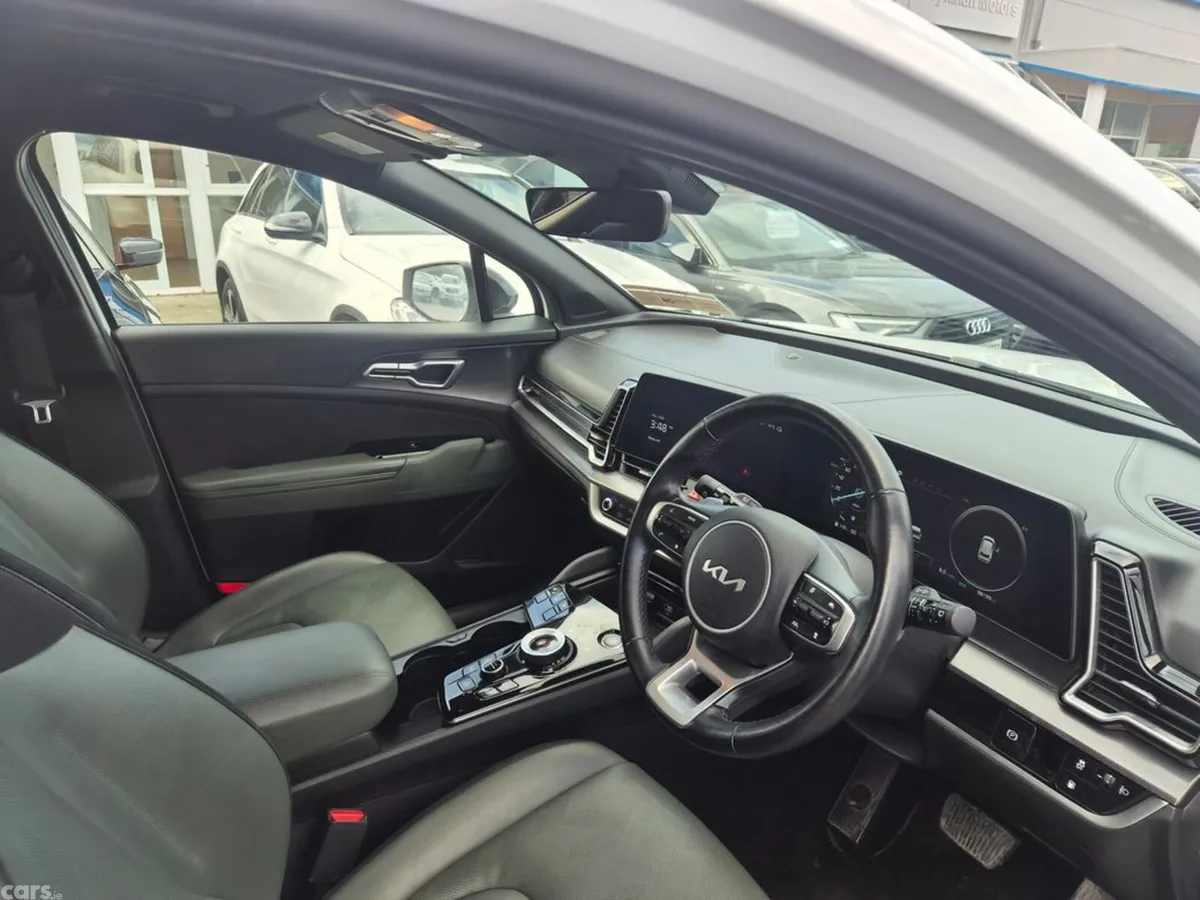 Kia Sportage MPV, Petrol Plug-in Hybrid, 2024, White