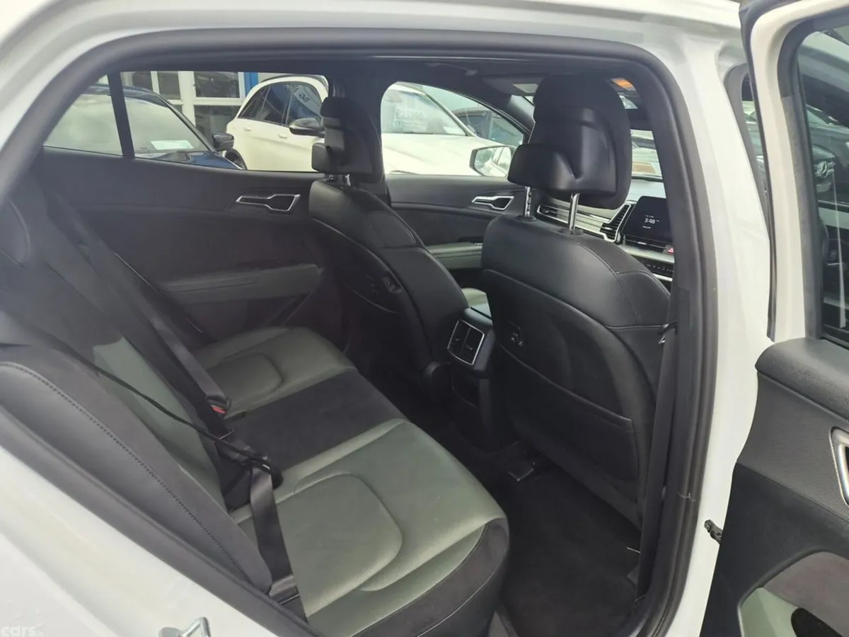 Kia Sportage MPV, Petrol Plug-in Hybrid, 2024, White