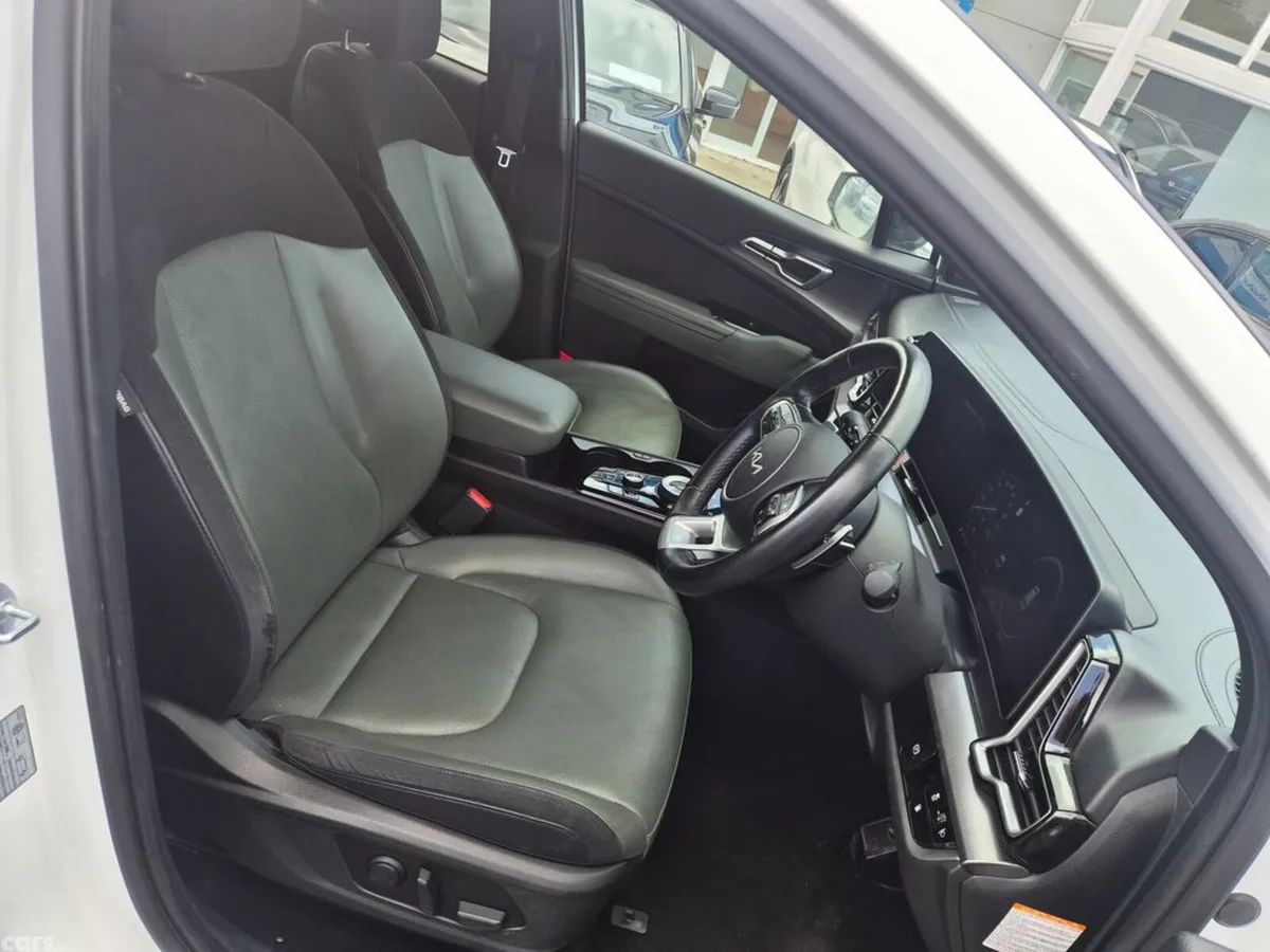 Kia Sportage MPV, Petrol Plug-in Hybrid, 2024, White
