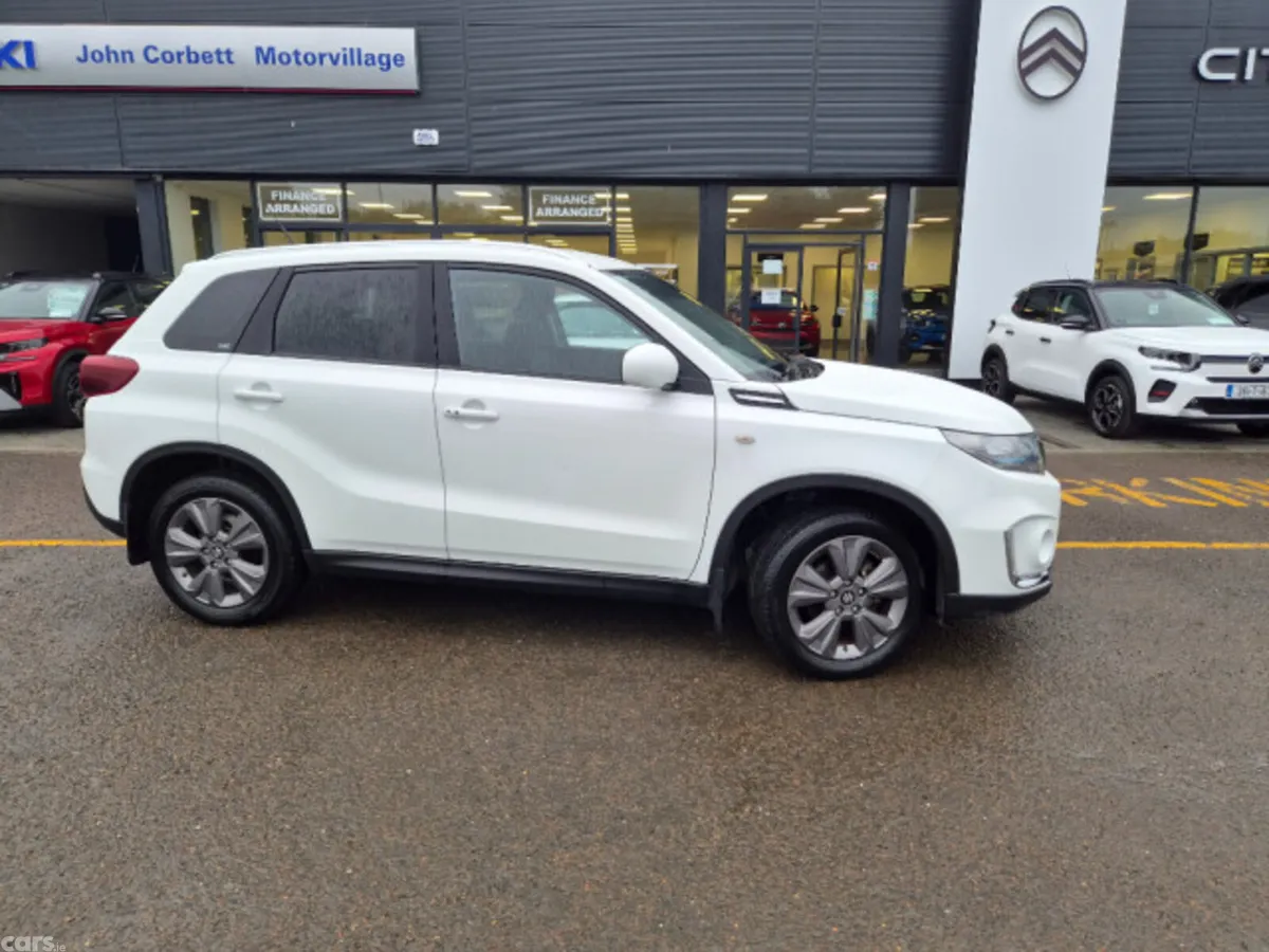 Suzuki Vitara Hatchback, Petrol Hybrid, 2022, White