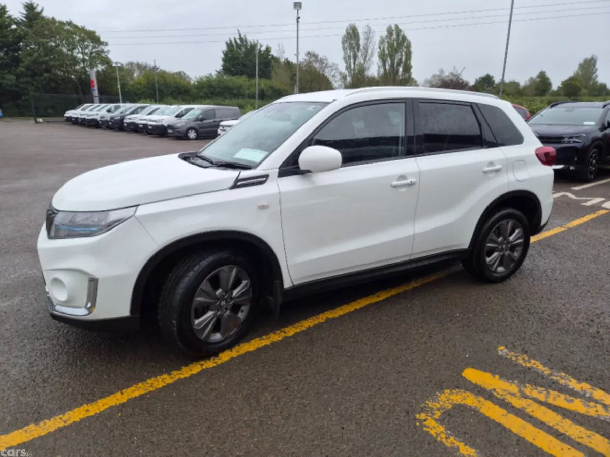 Suzuki Vitara Hatchback, Petrol Hybrid, 2022, White