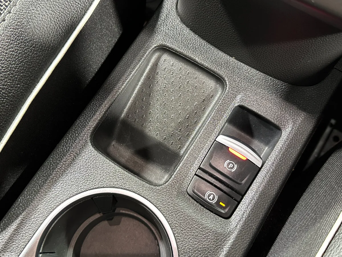 Renault Captur Hatchback, Petrol, 2024, Red