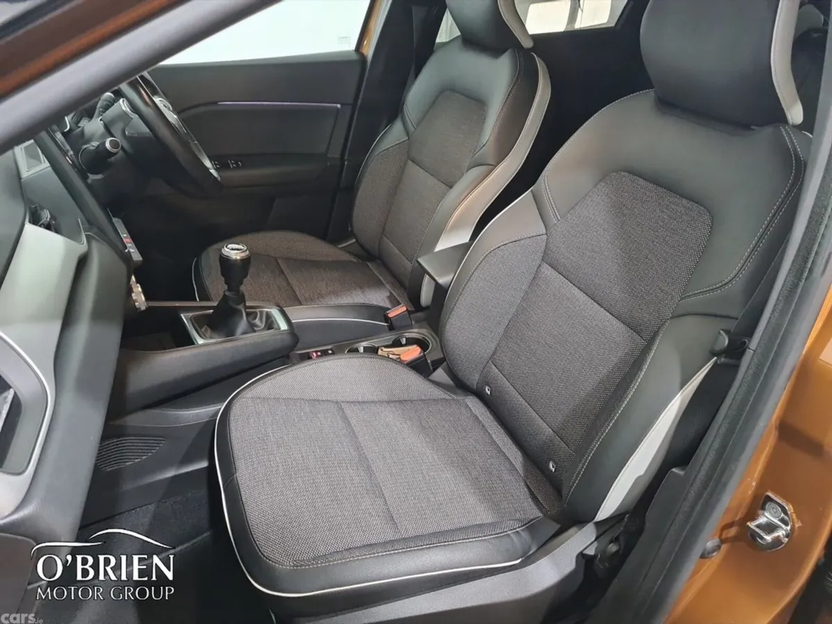 Renault Captur Hatchback, Diesel, 2021, Orange