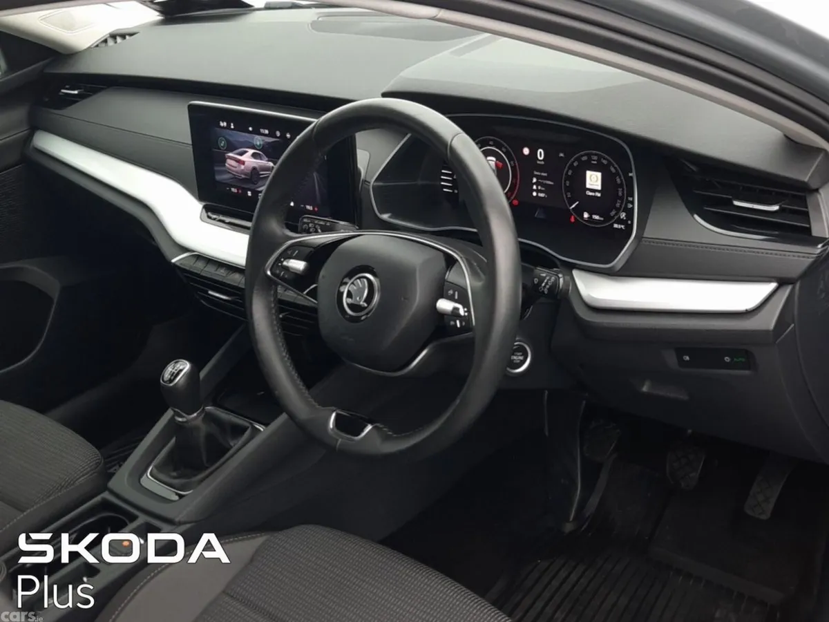 Skoda Octavia Saloon, Petrol, 2024, Silver