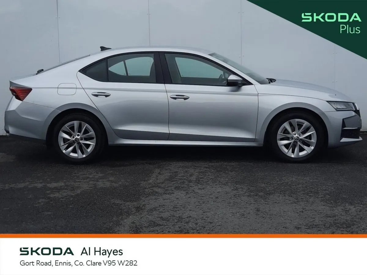Skoda Octavia Saloon, Petrol, 2024, Silver