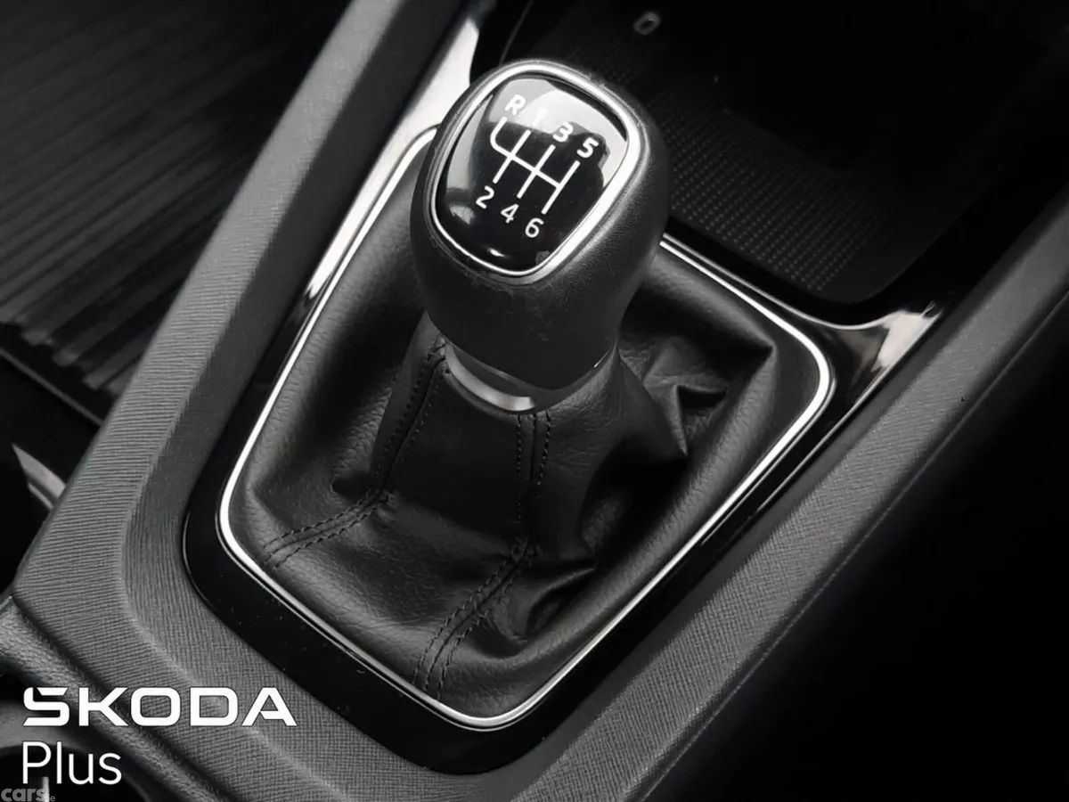 Skoda Octavia Saloon, Petrol, 2024, Silver