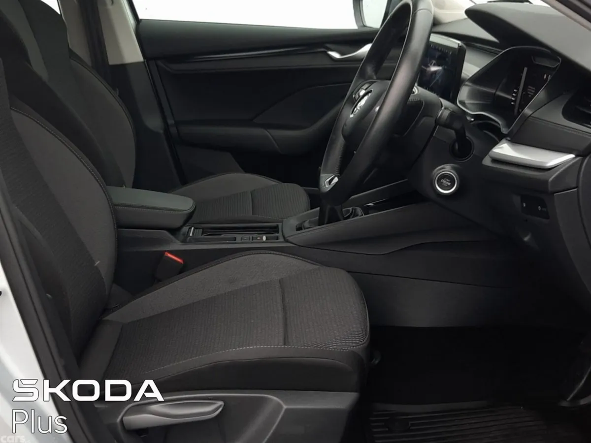 Skoda Octavia Saloon, Petrol, 2024, Silver