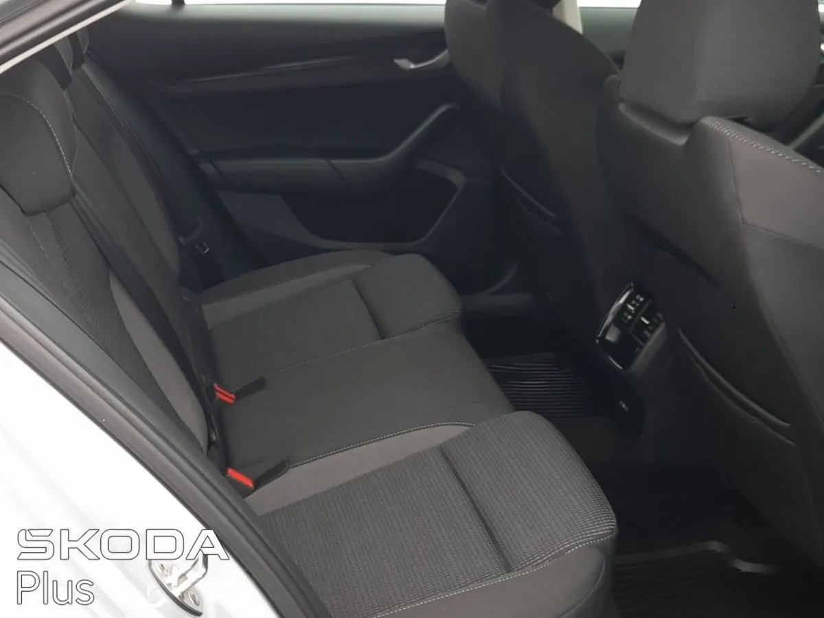 Skoda Octavia Saloon, Petrol, 2024, Silver