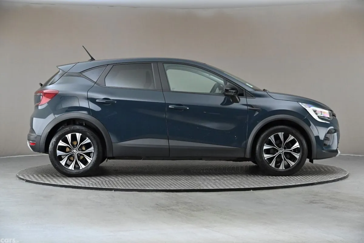 Renault Captur SUV, Petrol, 2024, Blue