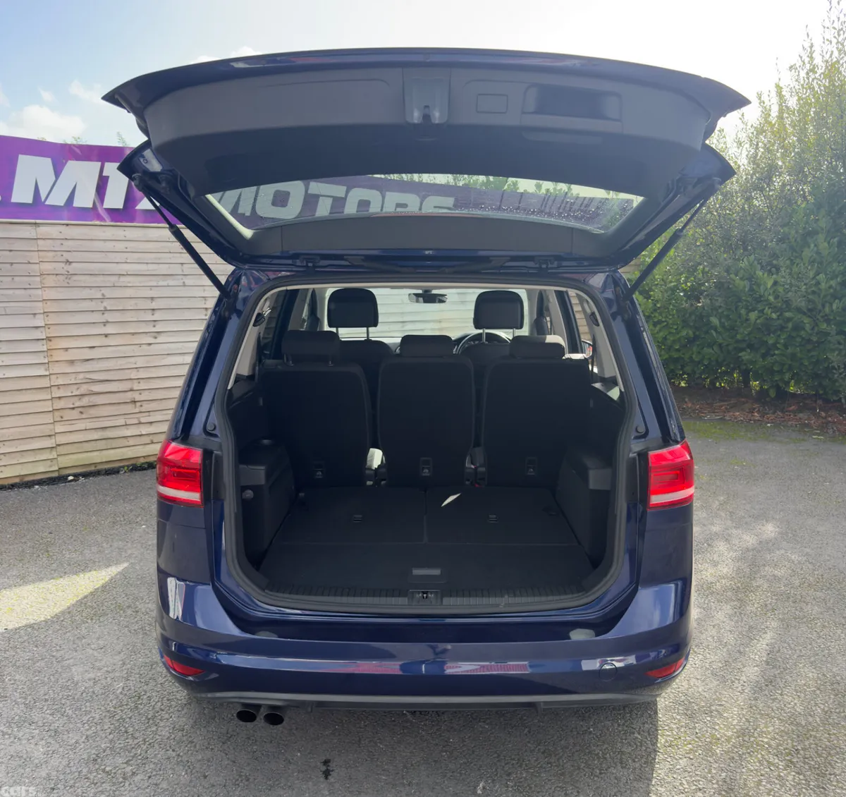 Volkswagen Touran SUV, Petrol, 2017, Blue