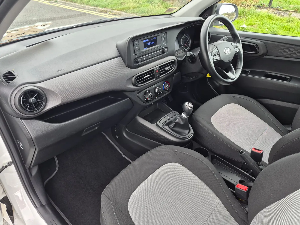 Hyundai i10 Hatchback, Petrol, 2022, White