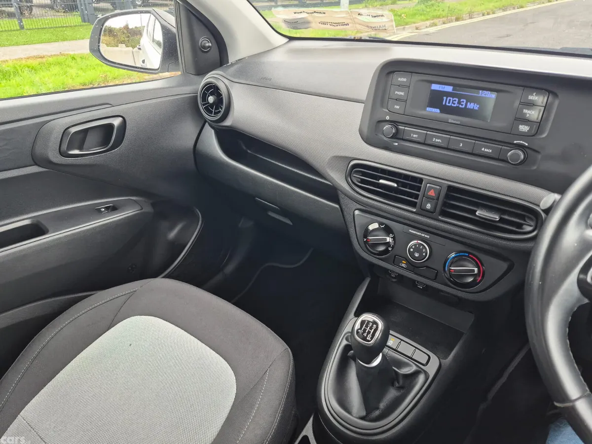Hyundai i10 Hatchback, Petrol, 2022, White