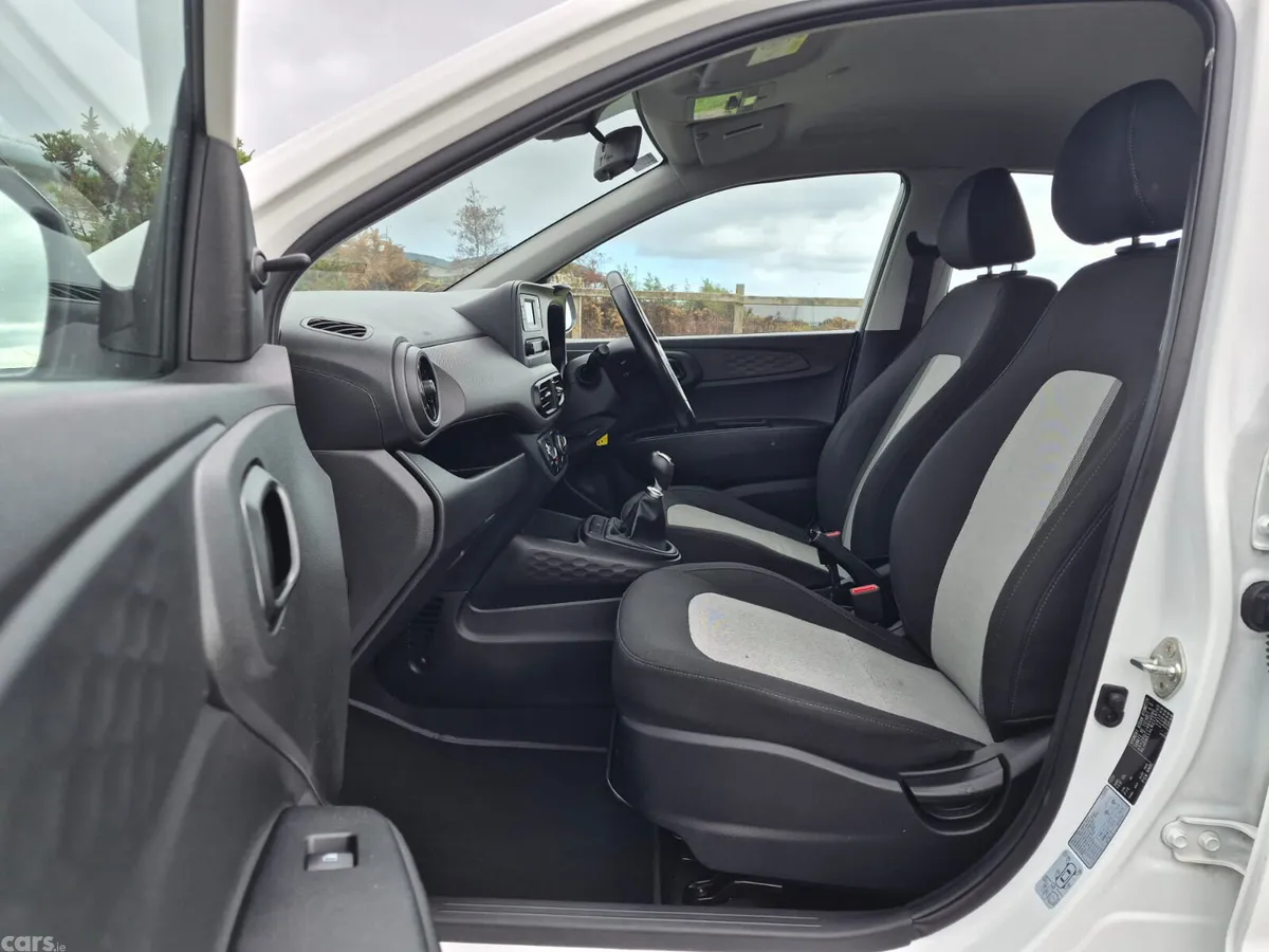 Hyundai i10 Hatchback, Petrol, 2022, White