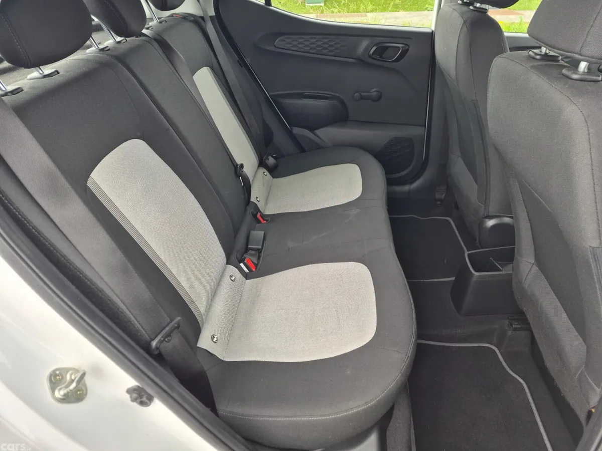 Hyundai i10 Hatchback, Petrol, 2022, White