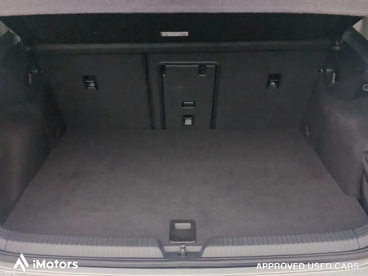 Volkswagen Golf Hatchback, Petrol Hybrid, 2022, Silver